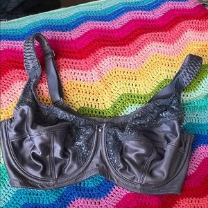 Q-T Intimates Elegant Gray Lace underwire Bra 34DD